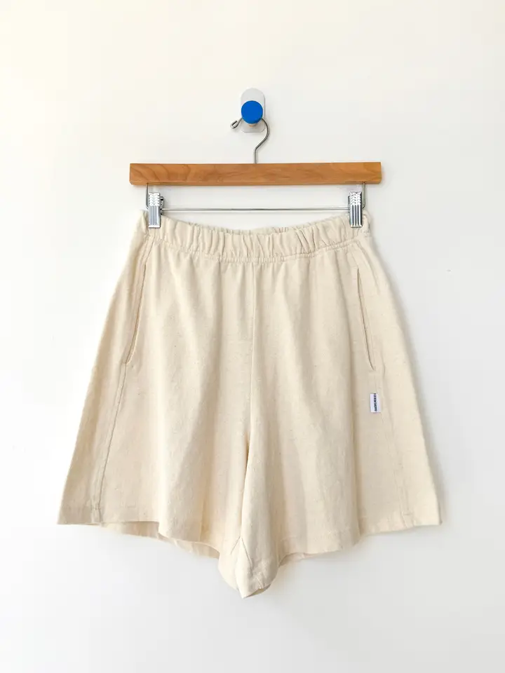 Flared Basketball Shorts in Naturel