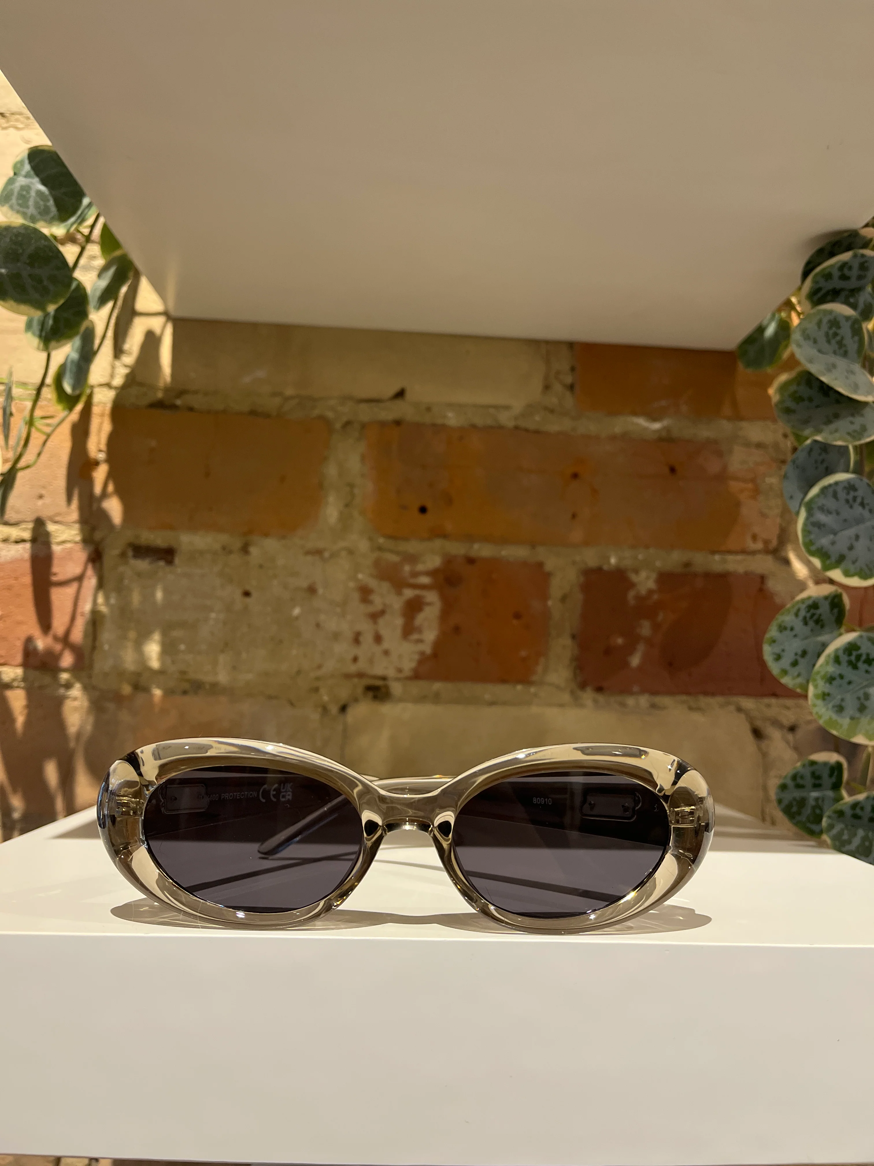 Melrose Sunglasses in Crystal Grey